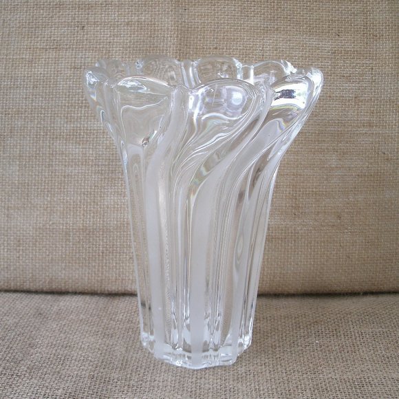 Mikasa Peppermint Frost Clear Glass Vase - Picture 2 of 16